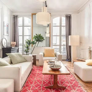 Outstanding Parisian Flat In Heart Of Center Apartment
